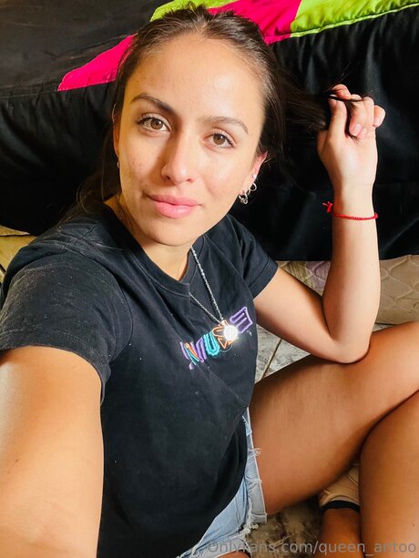 Queen Antoo star pornographique images