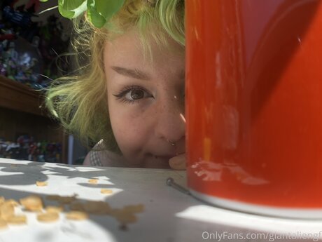 Giantaliengf actrice exclusive photos