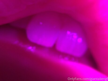 Giantaliengf actrice porno des photos