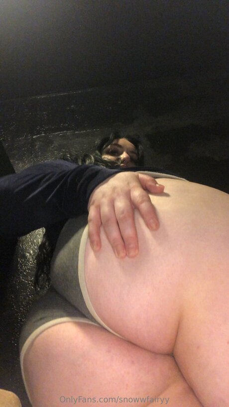 Snowwfairyy modèle nu image