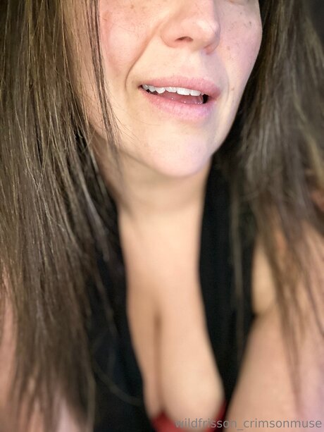 Crimsonmusewildfrisson étoile magnifique des photos