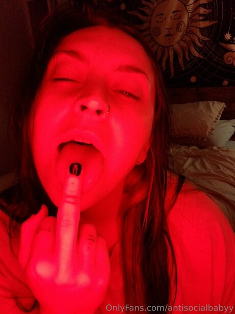 Antisocialbabyy modèle érotique img