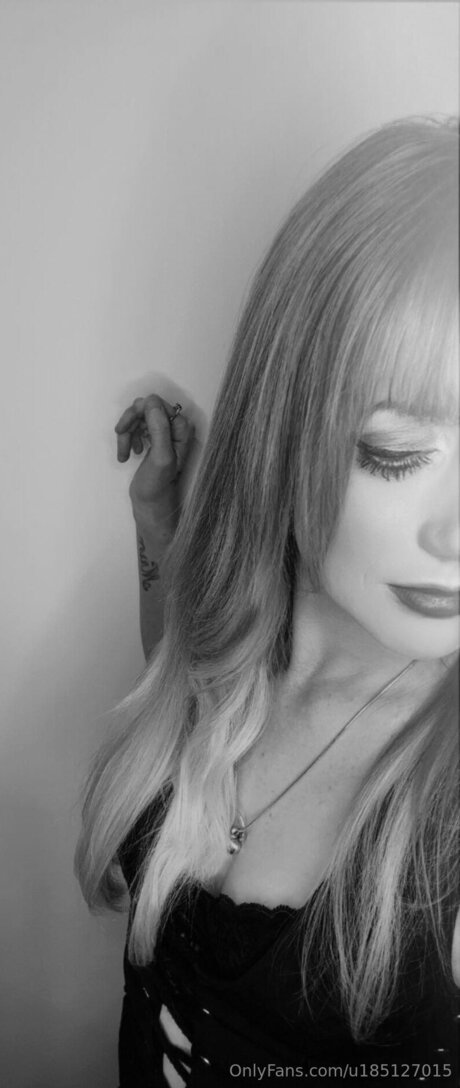 U185127015 mannequin photos