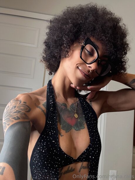 Reana Rails modèle chaud photo