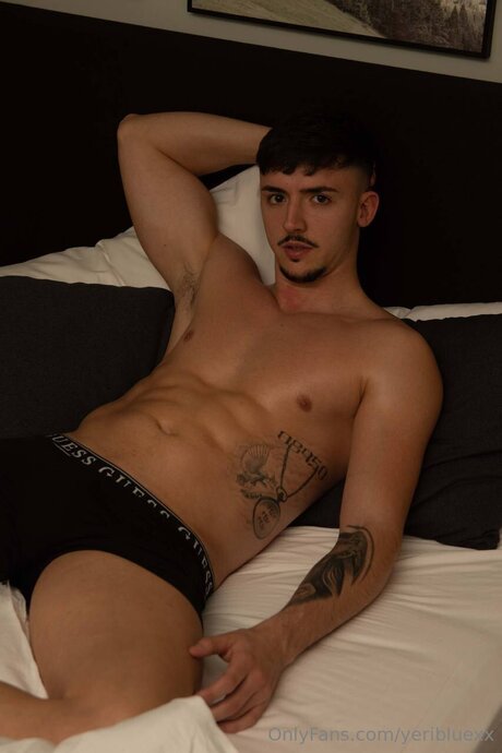 Yeribluexx étoile sexy galerie