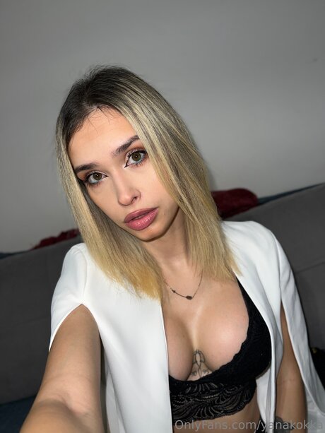 Yanakokka étoile sexy images