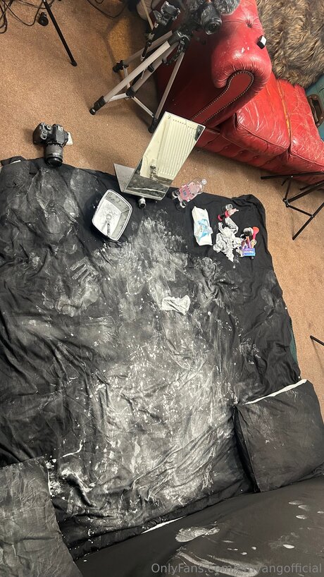 Emyangofficial étoile érotique photo