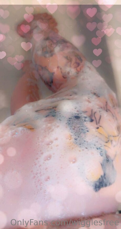 Wigglesfree sexe star photo