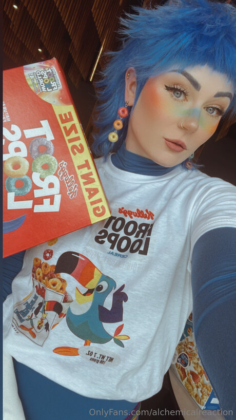 Alchemicalreaction modèle pornographique des photos