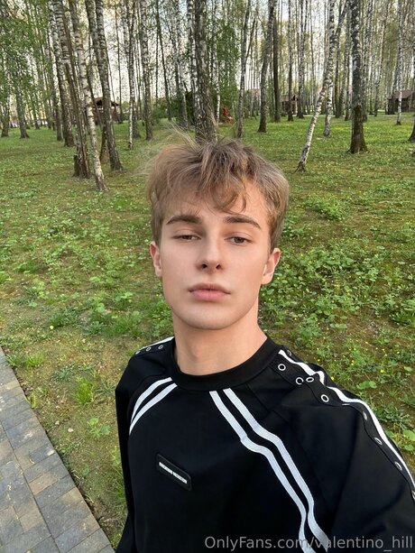 Valentino Hill modèle nu des photos