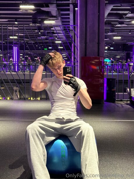 Valentino Hill nus de stars du porno archive