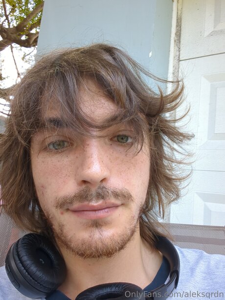 Aleksqrdn beau modèle des photos