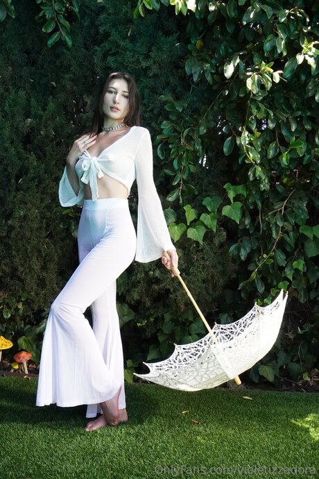 Violetizzadora modèle de sexe image