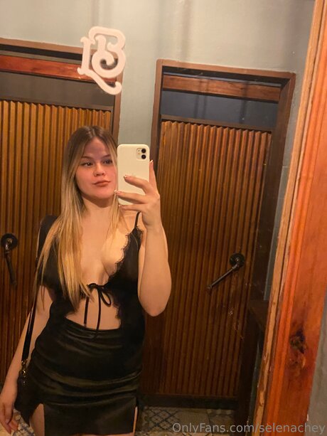 Selenachey actrice adulte des photos