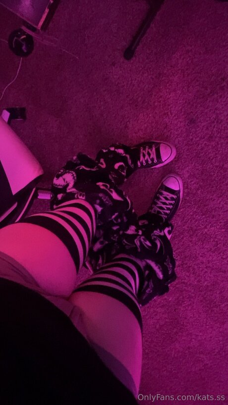 Kats Ss modèle xxx photos