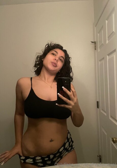 Thefreakiestval modèle hd image