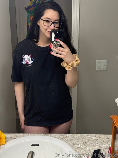 Charliecakes69 actrice sexy archive