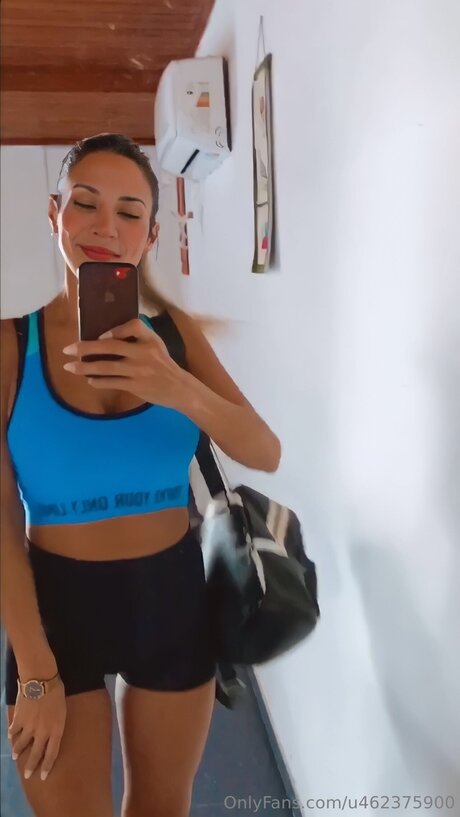 Lolavippp joli modèle galeries