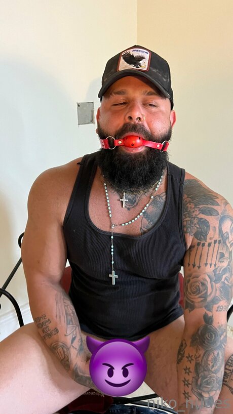 Nikos Nudes modèle de sexe photos