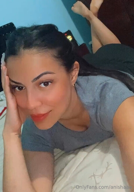 Anishaaa modèle porno image