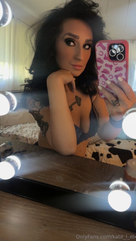 Kate L M modèle de sexe photo