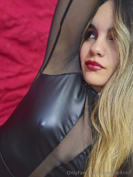 Dixiesantini7 star du porno exclusive photos