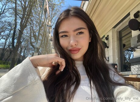 Lovely Lilly Me actrice de grande qualité image