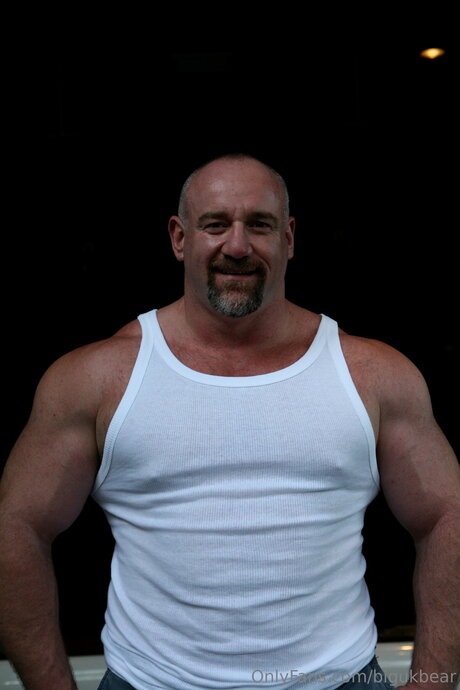 Bigukbear star du porno gratuit galerie