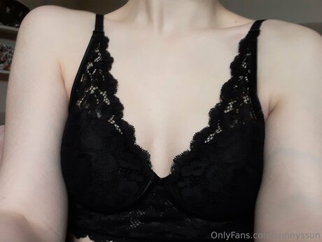 Sunnyssun modèle érotique galerie