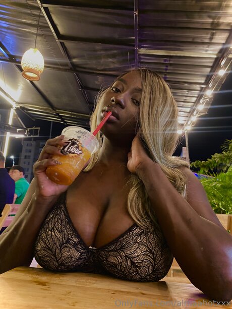 Almaahotxxx xxx star du porno photo