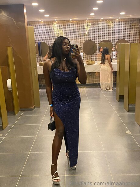 Almaahotxxx actrice érotique galerie