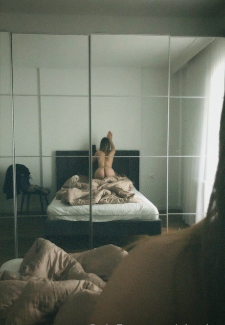 Elsa Jay top star galeries