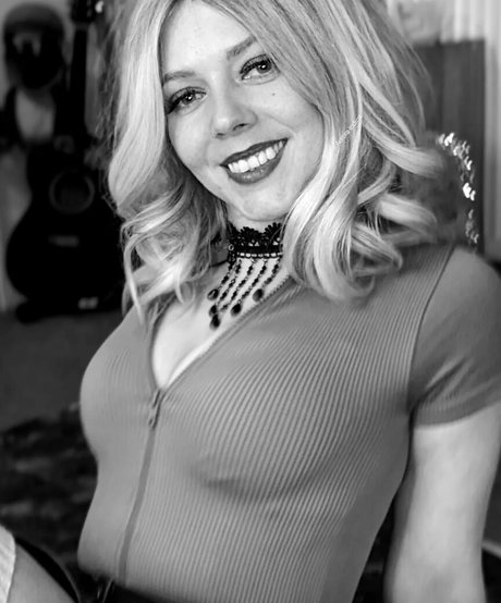 Aurora Indica joli modèle des photos