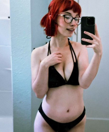 éjacule sur la langue onlyfans belle chaude image