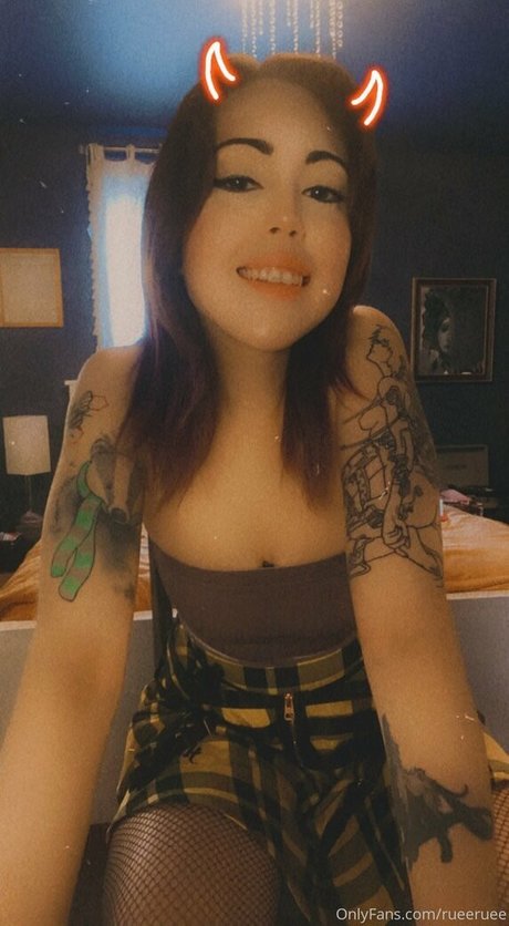 rueeruee modèle pornographique galeries