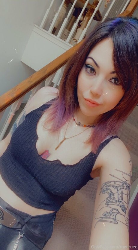 rueeruee nus de stars du porno archive