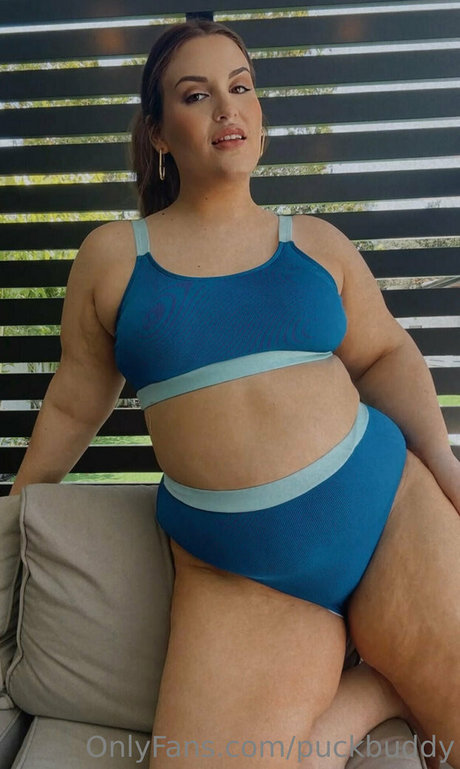 puckbuddy actrice exclusive images