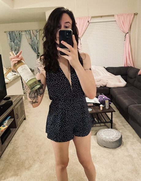 Bloody modèle magnifique galeries