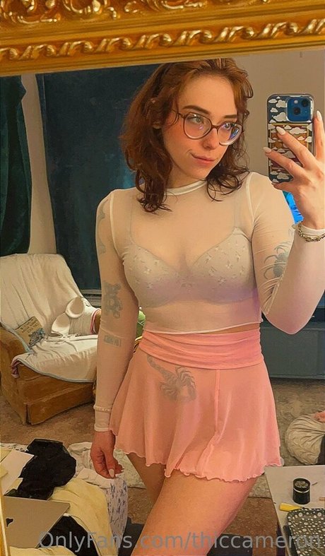 thiccameron modèle sympa photo