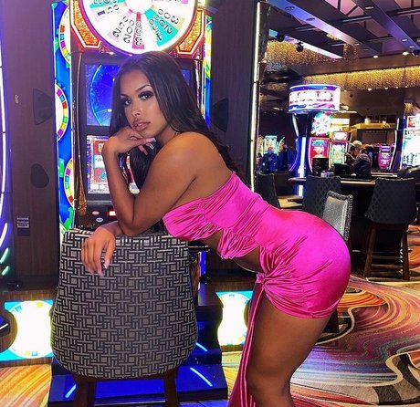 Amira Khalil star du porno adulte archive