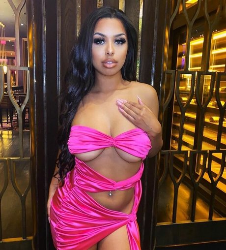 Amira Khalil modèle galeries