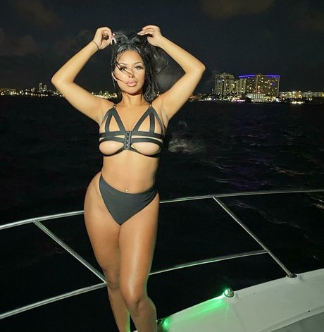 Amira Khalil star du porno chaude photo