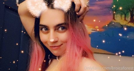 EroicaForest étoile érotique des photos