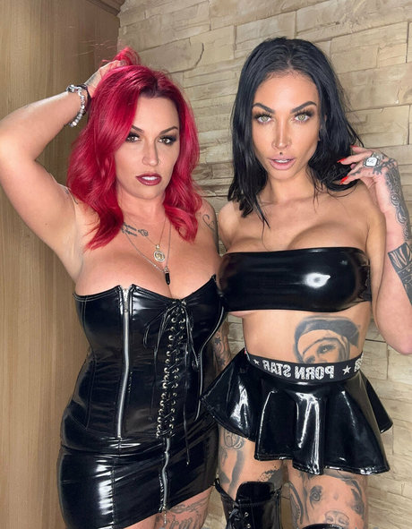 sataniafree xxx étoile photos