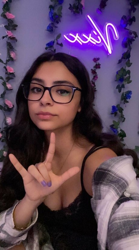 Justcallme Vixx modèle exclusif photos