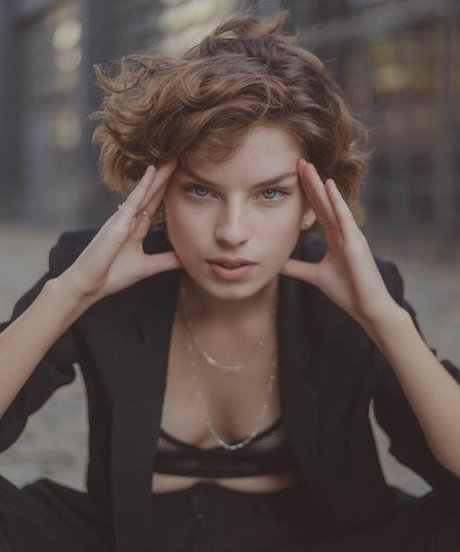 Karina Martins belle actrice des photos