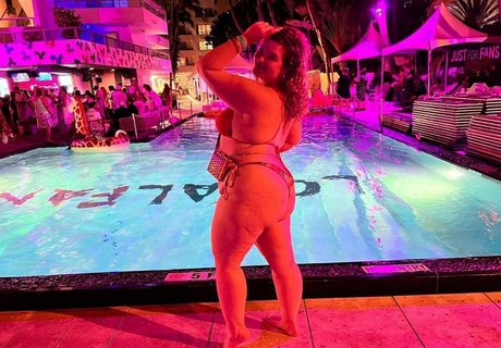 couple aux gros seins onlyfans porno xxx image