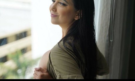 gros seins branlette espagnole onlyfans jolie adulte photos