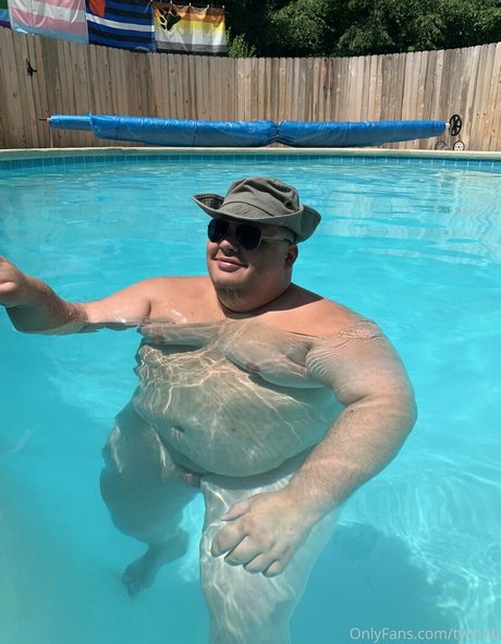 tychub modèle chaud photos