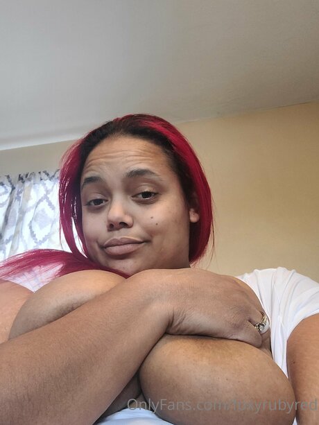 Foxyrubyred star du porno adulte img